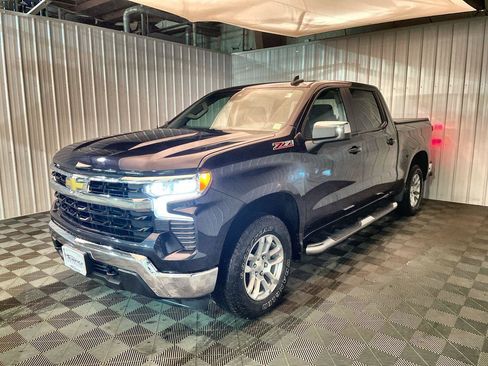 Used 2023 Chevrolet Silverado 1500 LT w/ Z71 Off-Road Package image 4