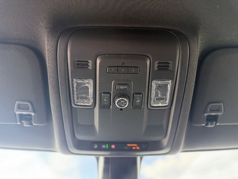 Used 2021 Chevrolet Tahoe Premier AWD/4WD image 21