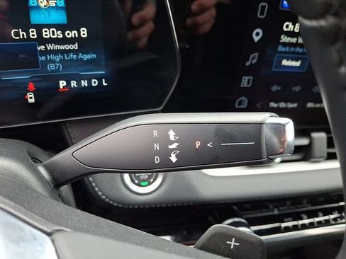 Used 2025 Chevrolet Equinox LT FWD image 13