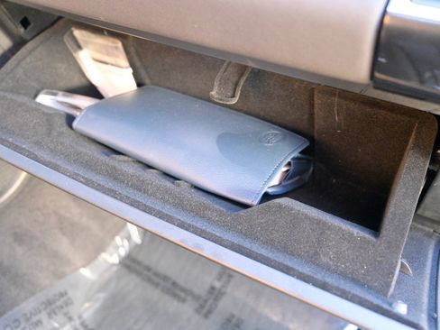 Used 2019 Land Rover Discovery HSE image 59