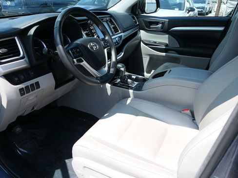 Used 2018 Toyota Highlander XLE FWD image 10