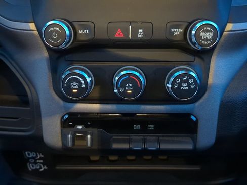 Used 2024 RAM 2500 Tradesman w/ Chrome Appearance Group AWD/4WD image 18