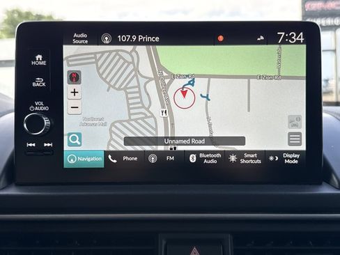 Used 2025 Honda Pilot Touring image 9