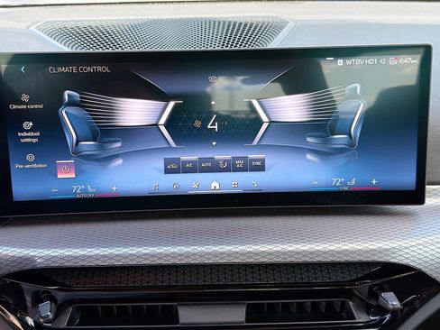 Used 2025 BMW 330i Sedan w/ Parking Assistance Package image 34