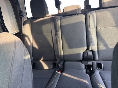 Used 2024 Jeep Gladiator Sport image 12