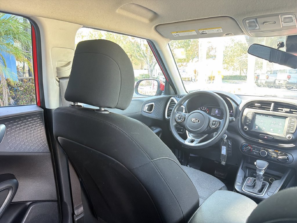 Used 2020 Kia Soul S FWD image 17