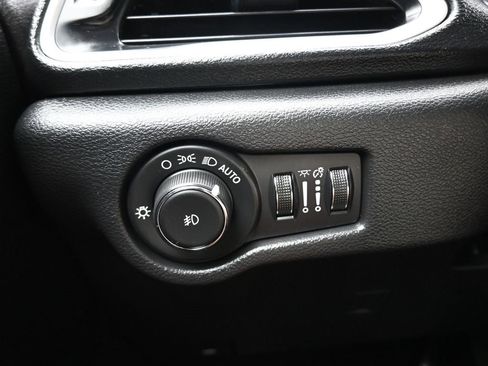 Used 2020 Chrysler Pacifica Touring-L image 31