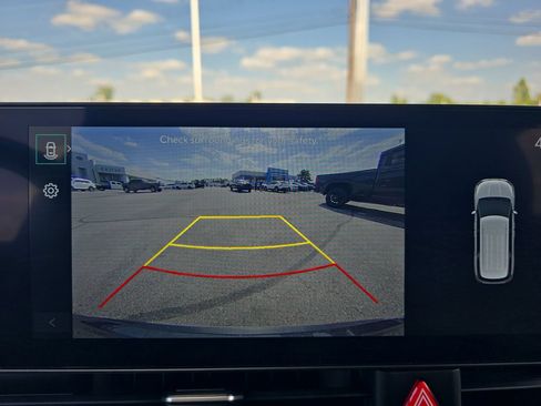 Used 2025 Kia Carnival FWD image 33