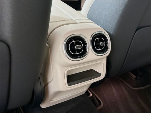 Certified 2025 Mercedes-Benz GLC 300 image 27