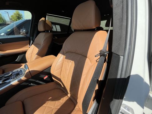 Used 2023 BMW X7 xDrive40i w/ M Sport Package AWD/4WD image 16