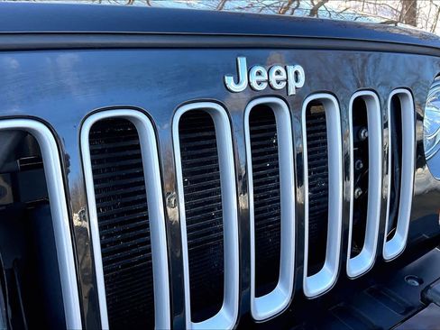 Used 2017 Jeep Wrangler Unlimited Sahara w/ Connectivity Group image 27