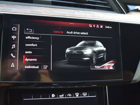 Used 2019 Audi e-tron Prestige w/ Prestige Package AWD/4WD image 62