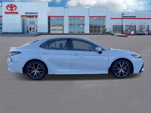 Certified 2023 Toyota Camry SE image 3