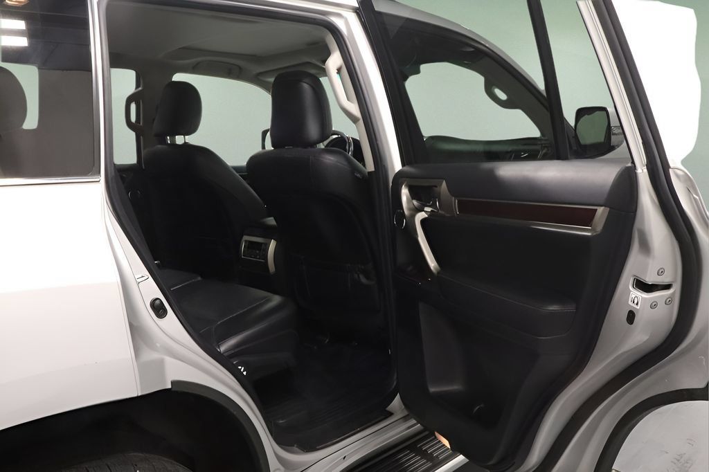 Used 2014 Lexus GX 460 Luxury AWD/4WD image 11