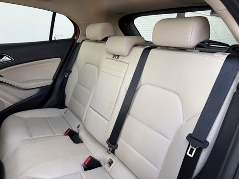 Used 2019 Mercedes-Benz GLA 250 image 14