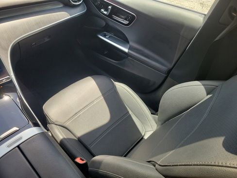 Used 2025 Mercedes-Benz C 300 4MATIC Sedan image 13