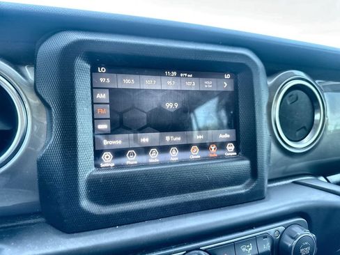 Used 2020 Jeep Wrangler Unlimited Sahara AWD/4WD image 16