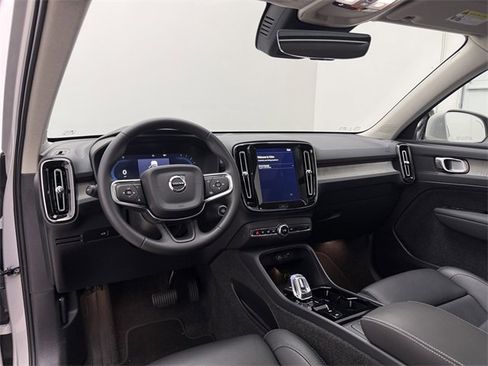 Certified 2025 Volvo XC40 B5 Plus image 25