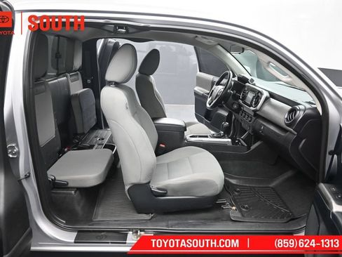 Used 2016 Toyota Tacoma SR5 AWD/4WD image 28