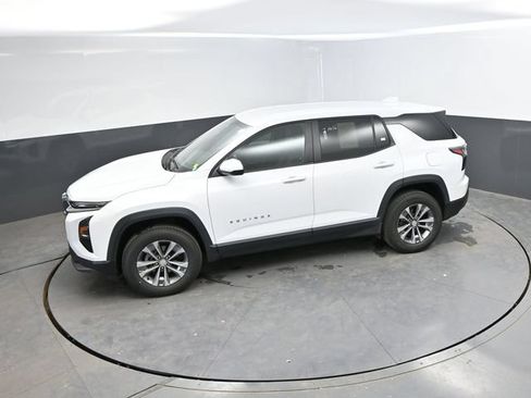 Used 2025 Chevrolet Equinox LT AWD/4WD image 32