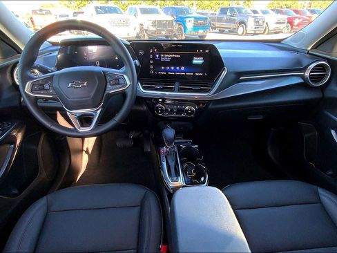 Used 2025 Chevrolet Trax ACTIV w/ Sunroof Package FWD image 14