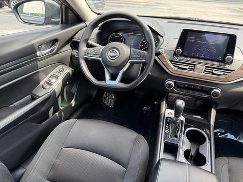 Used 2024 Nissan Altima 2.5 SV FWD image 26