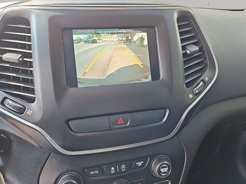 Used 2019 Jeep Cherokee Latitude w/ Popular Appearance Group image 14