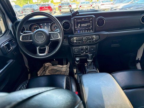 Used 2023 Jeep Gladiator Overland AWD/4WD image 11