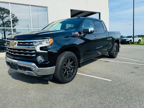 Used 2023 Chevrolet Silverado 1500 LTZ w/ LTZ Premium Package AWD/4WD image 2
