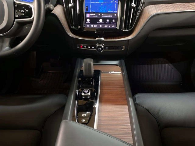 Used 2023 Volvo XC60 B5 Plus w/ Climate Package AWD/4WD image 15