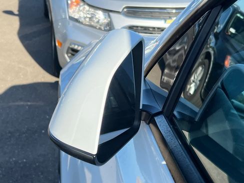Used 2020 Tesla Model Y Performance AWD/4WD image 8