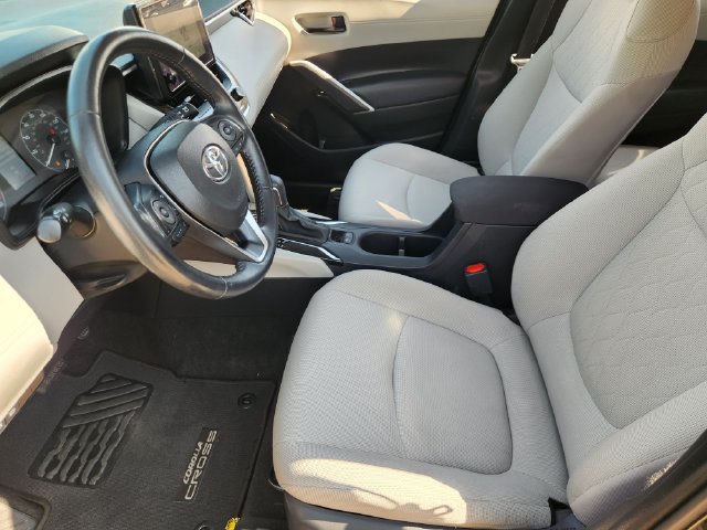 Used 2023 Toyota Corolla Cross LE AWD/4WD image 9