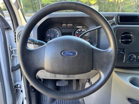 Used 2011 Ford E-450 and Econoline 450 Super Duty image 8