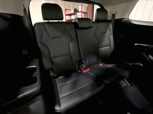 Used 2024 Kia Telluride EX w/ EX Captain's Chair Package AWD/4WD image 28