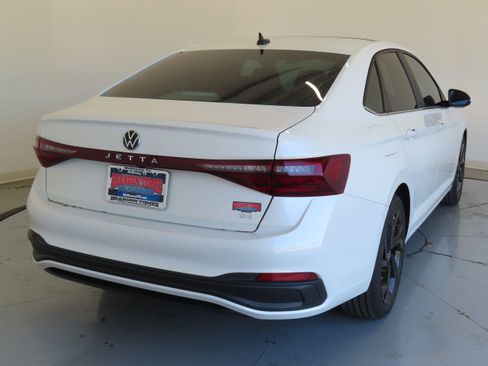 New 2025 Volkswagen Jetta SE image 4