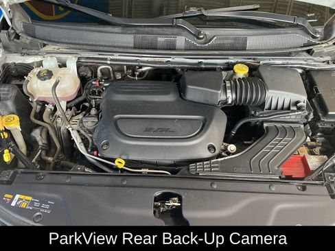 Used 2024 Chrysler Pacifica Touring-L FWD image 20