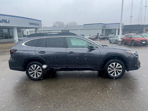 Certified 2025 Subaru Outback Premium AWD/4WD image 6