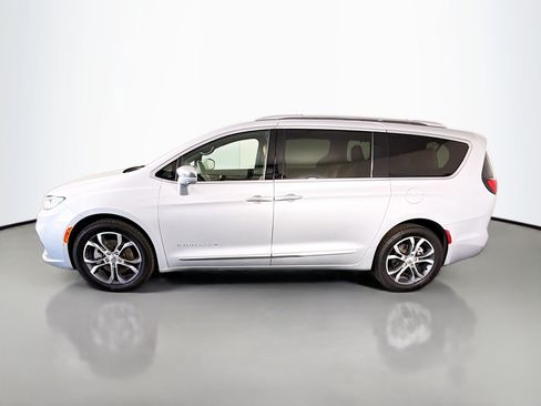 Used 2022 Chrysler Pacifica Pinnacle AWD/4WD image 6