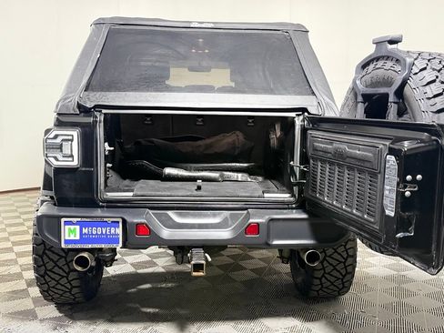 Used 2019 Jeep Wrangler Unlimited Sahara w/ Uconnect 4C Nav & Sound Group AWD/4WD image 6