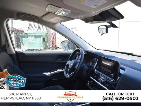 Used 2025 Nissan Pathfinder SV FWD image 21