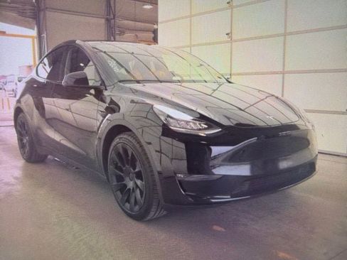 Used 2022 Tesla Model Y Long Range AWD/4WD image 1