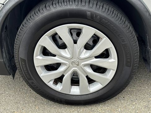 Used 2019 Nissan Rogue S FWD image 4