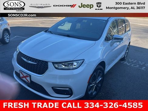 Used 2021 Chrysler Pacifica Pinnacle image 1