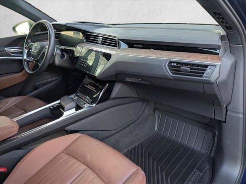 Used 2022 Audi e-tron Premium w/ Convenience Plus Package AWD/4WD image 20