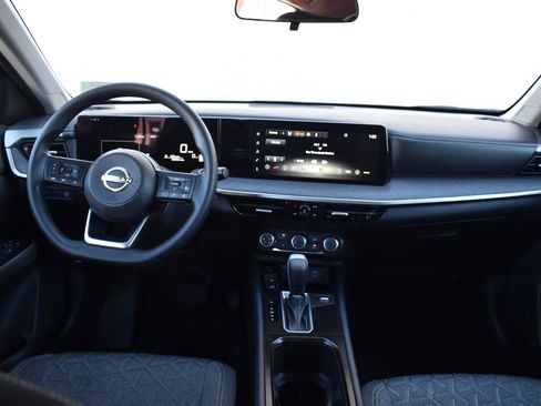 Certified 2025 Nissan Kicks SV image 17