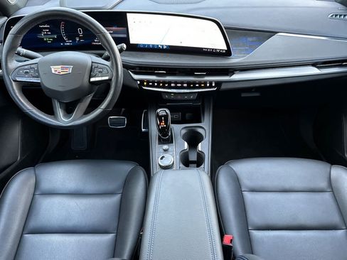 Used 2024 Cadillac XT4 Sport w/ Technology Package image 3