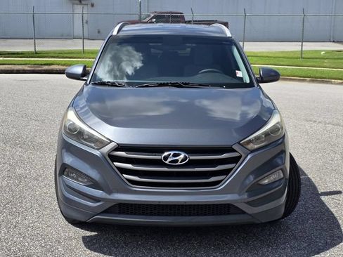 Used 2016 Hyundai Tucson SE w/ Option Group 02 FWD image 2