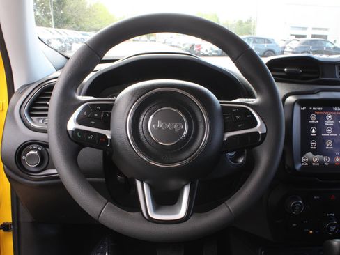 Used 2023 Jeep Renegade Latitude AWD/4WD image 9
