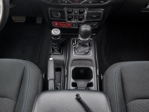 Used 2022 Jeep Wrangler Unlimited Rubicon 4xe AWD/4WD image 14