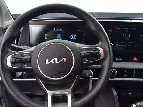 Used 2024 Kia Sportage LX image 15